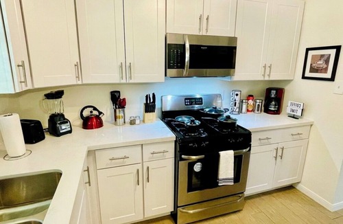 Panther Creek House | House 3-Bedroom 2-Baths with FREE Parking, Washer & Dryer, AC, WiFi