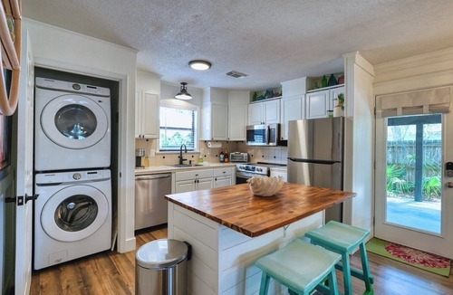 Gulf Vista Cottage | House in PCB-Near 30A-Short walk to the beach, 2 bedroom 1 bath, Pet friendly