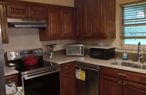 Gladewater House | House is 1 blk from Rodeo and 1.5m from lake Gladewater, Pet friendly
