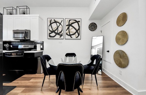 Houston House | Houston Premier 3BR Near Airport & Downtown