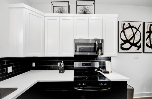 Houston House | Houston Premier 3BR Near Airport & Downtown