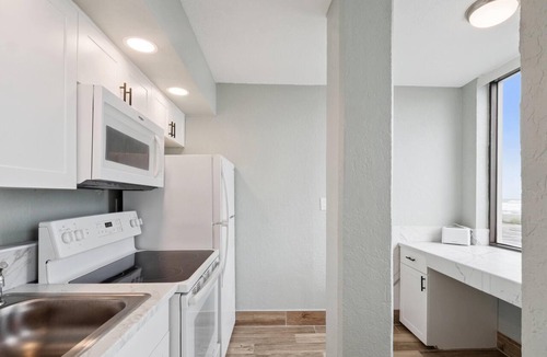 South Peninsula Historic District Apartment | Howard Johnson by Wyndham Oceanfront Daytona Beach