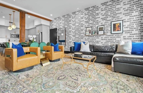 Central Business District Hotel | HUGE 4BD/4BA w/2 Living Rooms Downtown Hotel