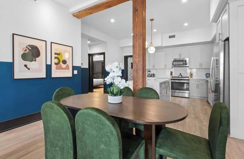 Central Business District Hotel | HUGE 4BD/4BA w/2 Living Rooms Downtown Hotel