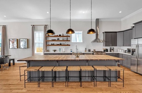 Saint Thomas Development House | Huge 5BR w/Pool - Walk to Magazine St & Parades
