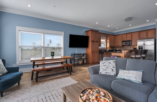 Kiska Beach House | HUGE Family house with NEW pool and 60 seconds to Emerald Beach