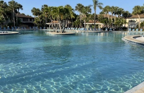 East Naples Condo | Huge Heated Pool, 10 min to the Beach & Downtown 5th Ave