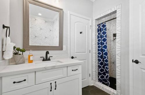 Tulane - Gravier House | Huge home 5min from FQ! 5BR, outdoor seating!