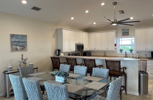 Safety Harbor Club House | HUGE LUXE HOUZ/ELEVATOR/PRIVATE POOL&BEACH ACCESS/+ CLUB AMENITIES/PETS/2CARTS!
