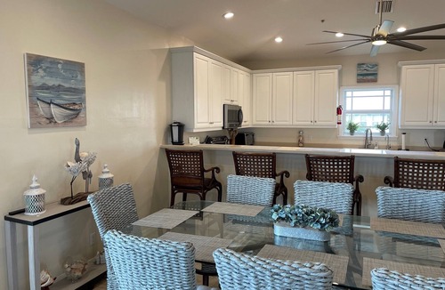 Safety Harbor Club House | HUGE LUXE HOUZ/ELEVATOR/PRIVATE POOL&BEACH ACCESS/+ CLUB AMENITIES/PETS/2CARTS!