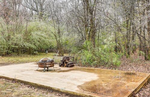 Hickory Plains House | Hunters Hideaway in Hazen w/Yard: Dogs Welcome!