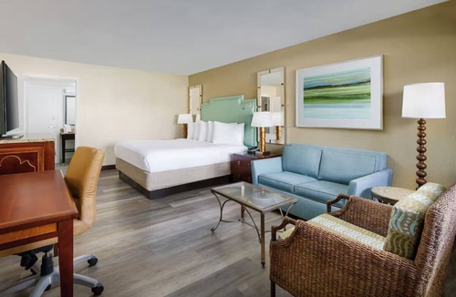 Southwest Orlando Hotel | ICON Park King Room Water Park & Arcade