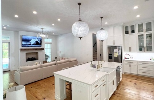 Oxford House | IMMACULATE 5 bedroom home in one of Oxfords most desired neighborhoods w/a pool