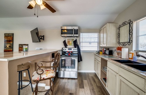 Dallas House | Immaculate Relaxed & Stylish East Dallas Neighborhood Living 20m from DT Dallas!