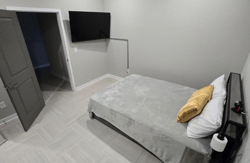 Civil Rights Historic District Apartment | Immaculate Vibes Sunset View Condo