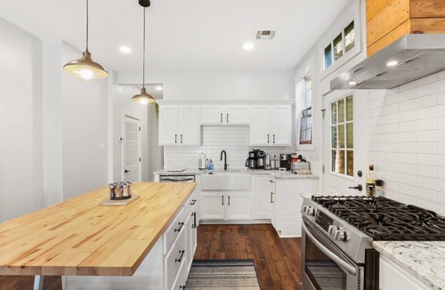 Bayou St. John House | Impeccable 2 Bed with outdoor space!