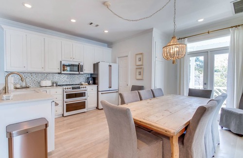 Seaside House | In Seaside – Nearby Pool & Beach – Emma Lou