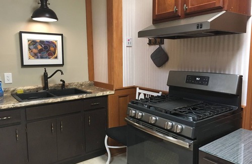 Historic Downtown Apalachicola Apartment | In the Heart of Apalachicola~Walk Everywhere!~Pet Friendly Studio Apartment