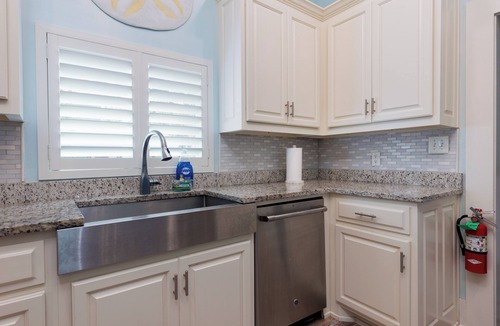 Biloxi House | In the heart of Ocean Springs. Easily WALK to downtown! The Porter House