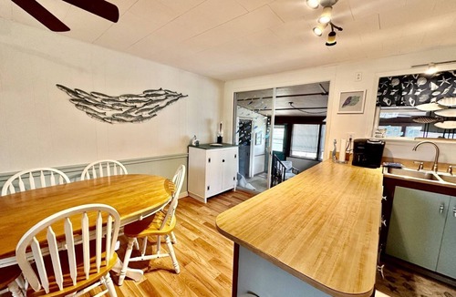 Survey Creek Cottage | Incredible Cottage with Fantastic Sights in Weeki Wachee, Florida