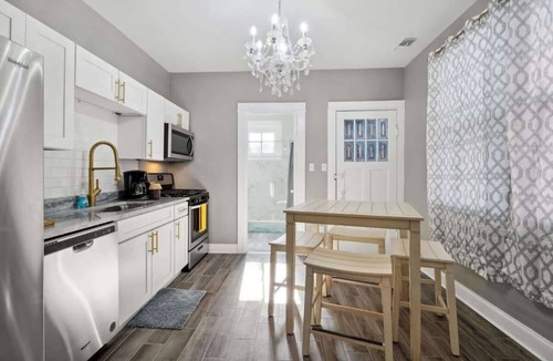 Mid-City Apartment | Incredible New Renovation- 1br in Mid City