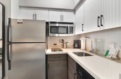 Longview Apartment | Indoor Pool. Free Breakfast. King Studio.