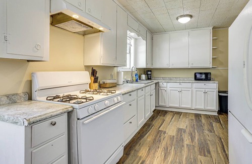 Lakeview  Jefferson County Apartment | Industrial Grade Comfort: Near Ports & Plants