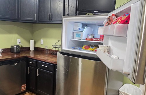 Fairbanks House | Infinity Guest House - Corporate Housing