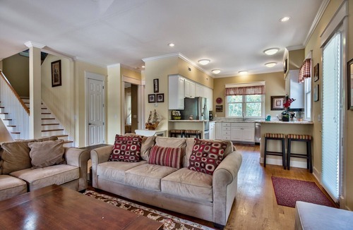 Sunnyside House | "Inn High Cotton" 3 min walk to the beach, updated home in Carillon Beach!
