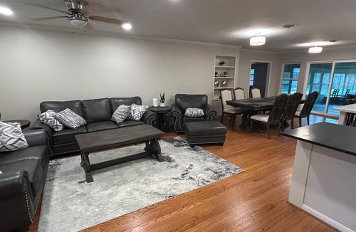 Braeswood Place House | Inside-the-Loop Houston Retreat: 3BR Home Near Texas Medical Center, NRG Stadium
