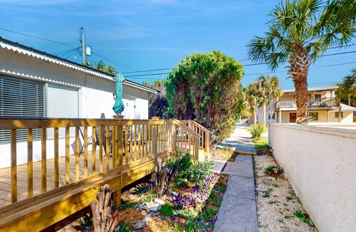 Laguna Beach House | Inviting duplex with a furnished deck - only half a block from the beach