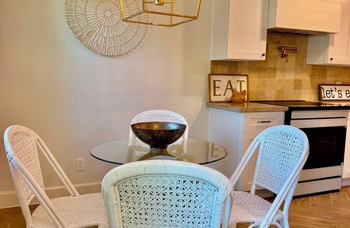 La Marque House | Inviting Gateway Near Galveston Beach for families,friends,business travelers.