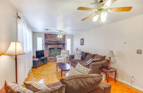 Vicksburg House | Inviting Vicksburg Home w/Patio + Charcoal Grill!