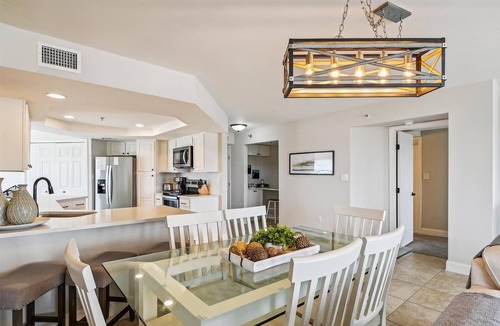 Holiday Isle Condo | IR 619 3 bed/2 bath. Unit comes with Free Beach Service