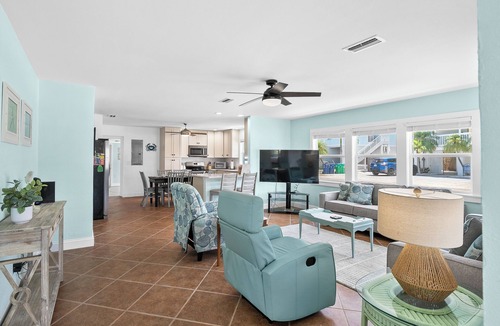 Bradenton Beach House | Island Daze · Pet-Friendly · 1 Block to Gulf