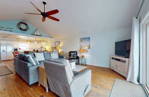 Silver Cay House | Island Gem on the Water With Private Dock, Large Deck, Gas Grill & WiFi - Dogs OK