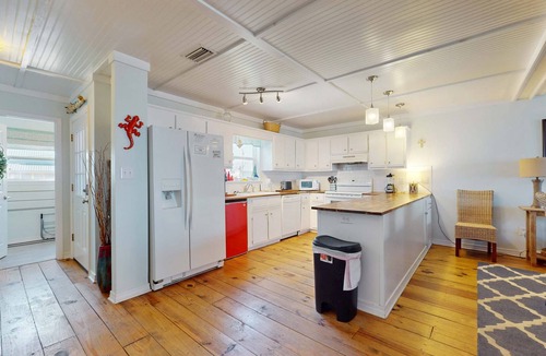 Silver Cay House | Island Gem on the Water With Private Dock, Large Deck, Gas Grill & WiFi - Dogs OK
