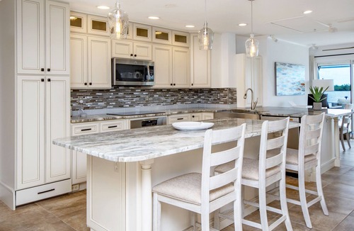 Isles of Capri House | Island Life! Waterfront Isles of Capri, Naples Home - Heated Pool- Private Dock