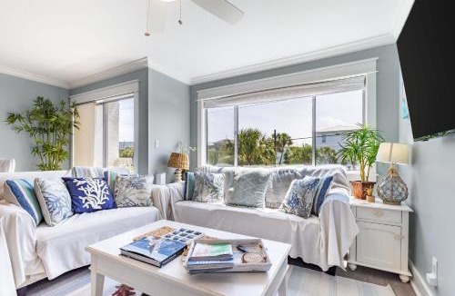 Holiday Isle Apartment | Island Retreat Walk to Beaches & Harbor