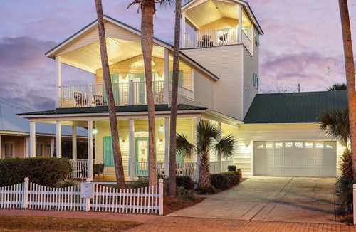 Crystal Shores House | ISLAND TIME-DISCOUNTED 30%-BEACH SERVICE