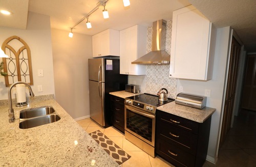 Lindfields Condo | It's All NEW & Near Disney! Designer Kitchen, Sleeps 6, NO Steps, Patio, Pool
