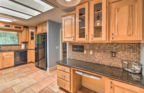 Arlington House | Jacksonville Home on 1 Acre ~ 6 Mi to Beach!