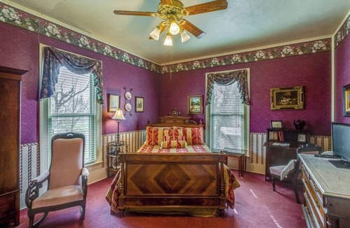 Bonham Bed & Breakfast | James Butler Bonham Suite Quiet Bonham Stay