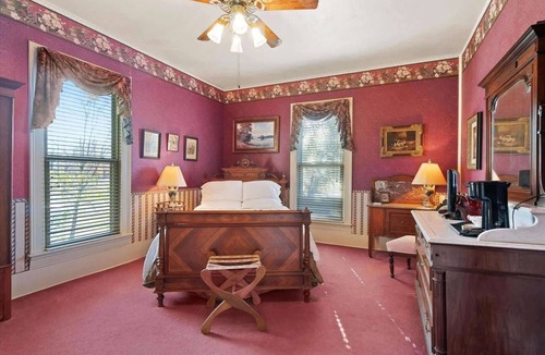 Bonham Bed & Breakfast | James Butler Bonham Suite Quiet Bonham Stay