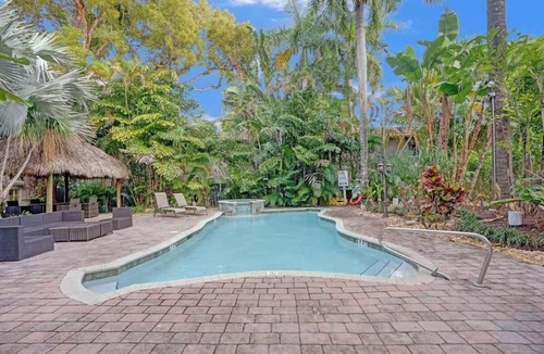 Sailboat Bend Apartment | Jasmine Tropical Oasis Studio with Pool