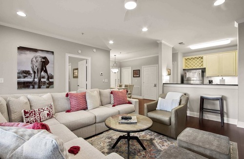 Tuscaloosa Condo | JJ's Happy Houndstooth | Walk to Campus & Gameday Venues