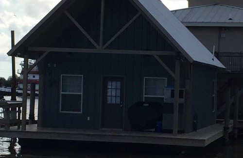 Venice Boat Rental | Joat 1 - Spacious 3 BR Venice Houseboat Sleeps 8-12