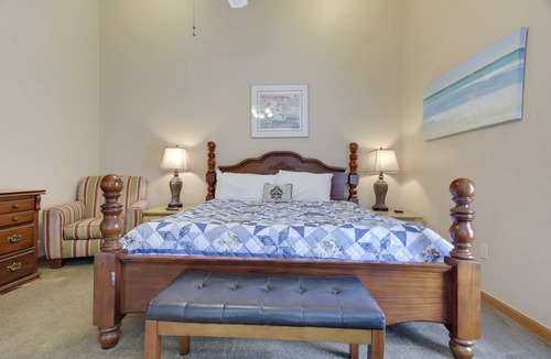 Summer Breeze Condo | 🏖️June and July DEEP Discounts! Beautiful West end condo! *Free Activites!*🏖️