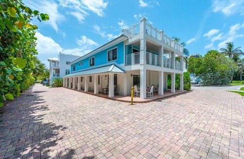 Juno Beach Apartment | Juno Beach Seaside Escape I Steps from the Ocean!