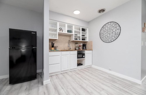 Wilton Manors Apartment | Just Off The Drive 5